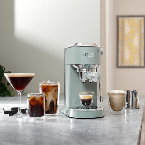 Delonghi Рожковая кофеварка EC890.GR