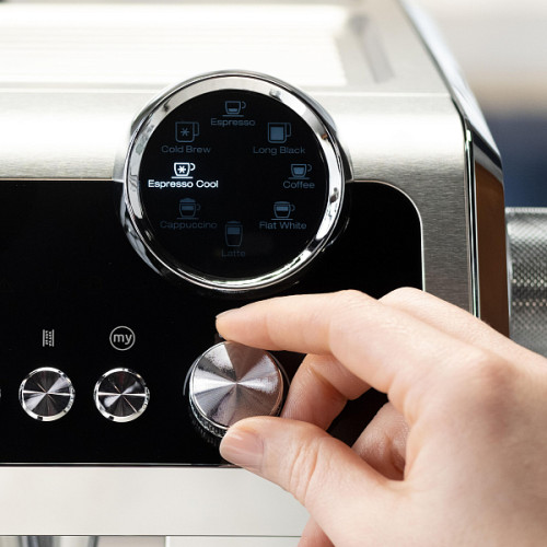 Рожковая кофеварка DeLonghi EC9865.M