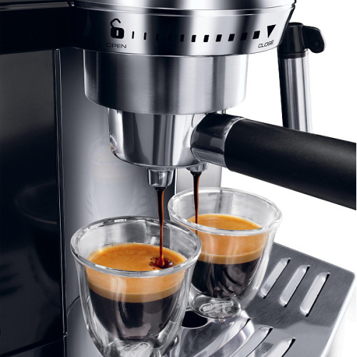Рожковая кофеварка DeLonghi EC820.B