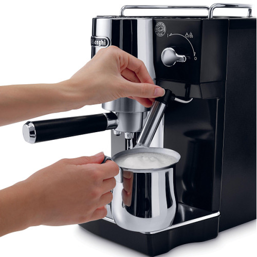 Рожковая кофеварка DeLonghi EC820.B