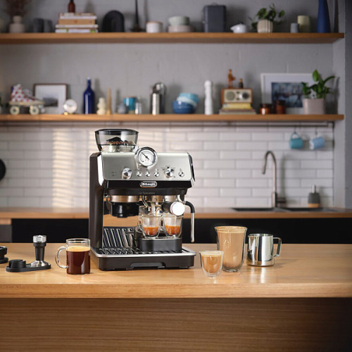 Рожковая кофеварка DeLonghi EC9155.MB