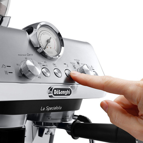 Рожковая кофеварка DeLonghi EC9155.MB