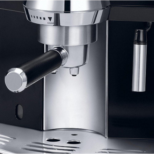 Рожковая кофеварка DeLonghi EC820.B