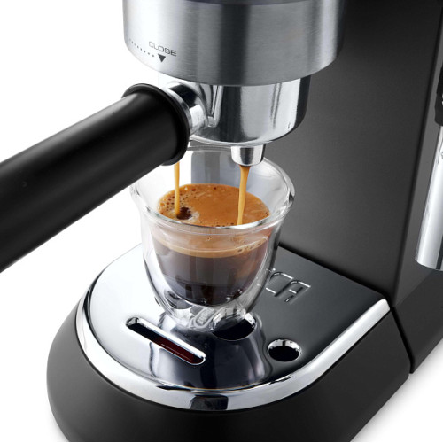 Рожковая кофеварка Delonghi EC685.BK