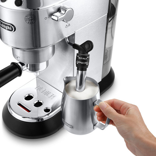Рожковая кофеварка DeLonghi EC685.M