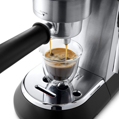 Рожковая кофеварка DeLonghi EC685.M