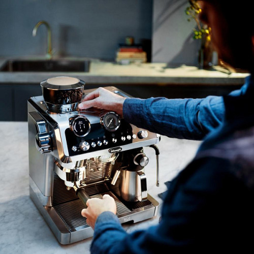 Рожковая кофеварка DeLonghi EC9865.M