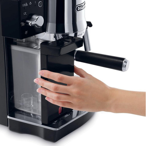 Рожковая кофеварка DeLonghi EC820.B