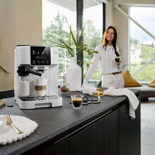 DeLonghi кофемашина ECAM220.61.W