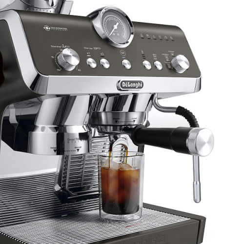 Рожковая кофеварка Delonghi EC9555.BK